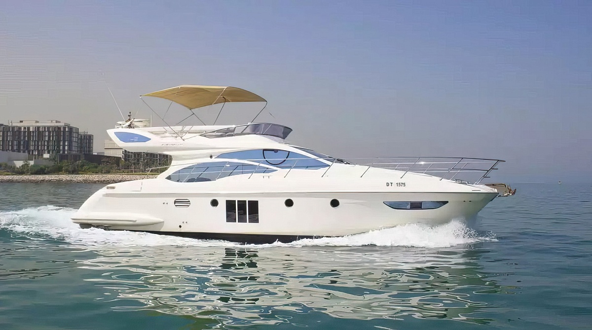 Аренда моторной яхты Azimut 48 в Дубай